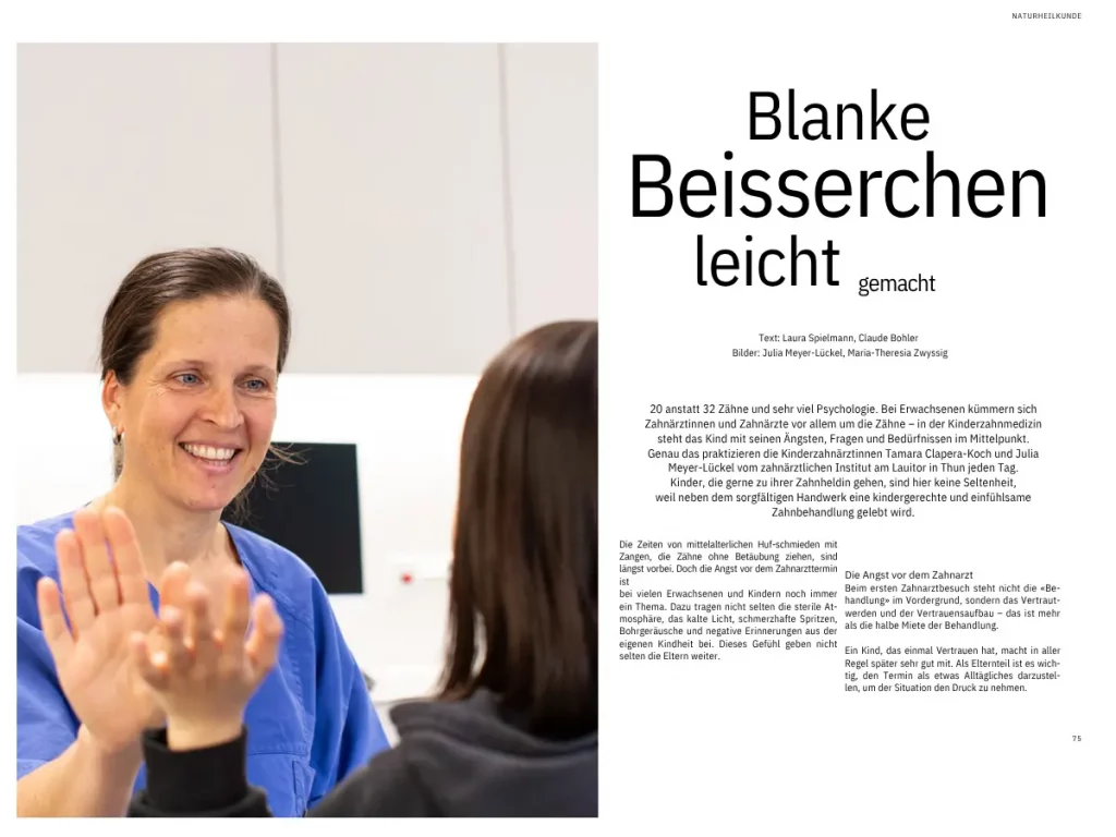 Vorschaubild eines Magazinartikels über Kinderzahnmedizin: Kinderzahnärztin im Gespräch mit einem Kind, daneben der Titel „Blanke Beisserchen leicht gemacht