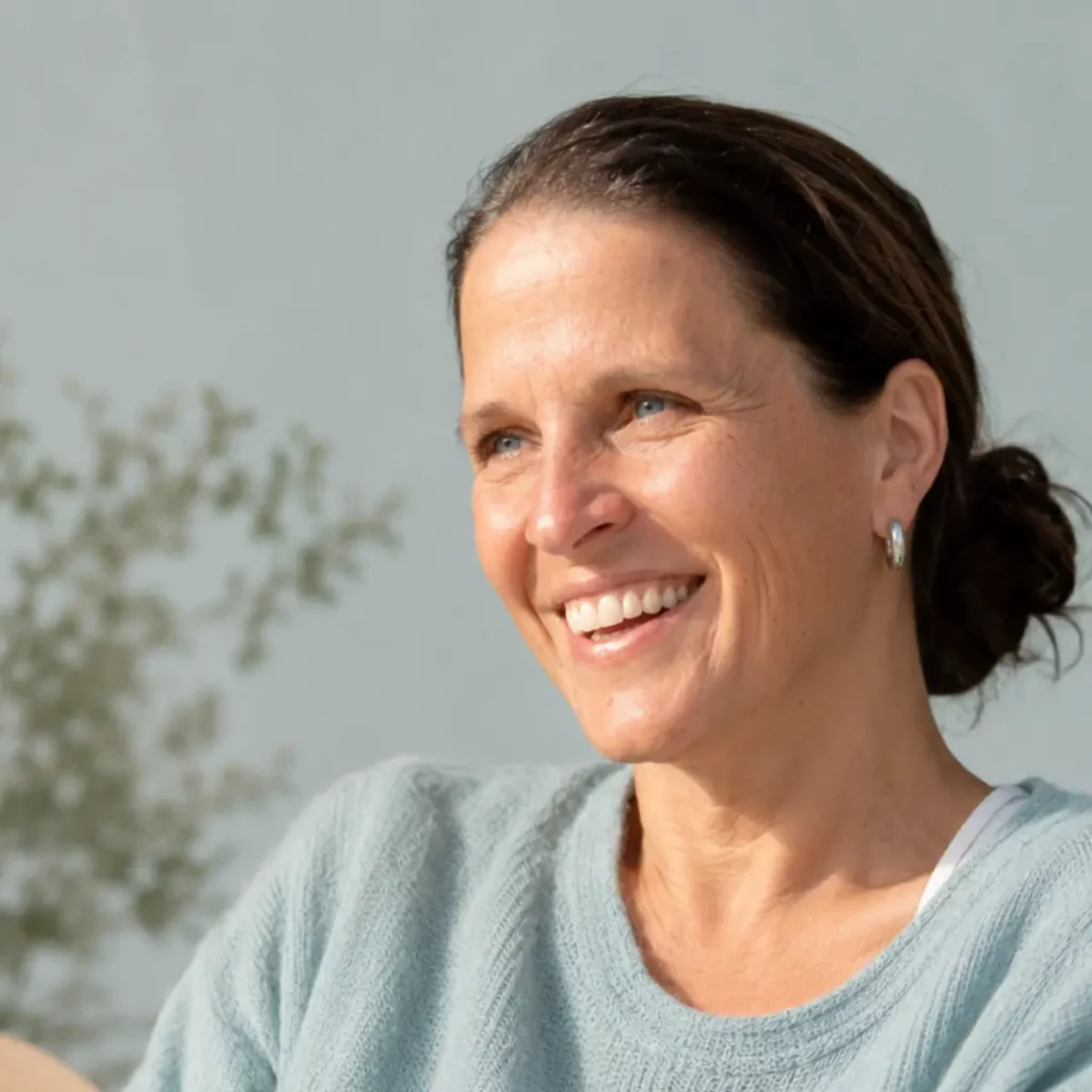 Dr. Julia Meyer-Lückel Angebote porträtiert, freundlich lächelnd